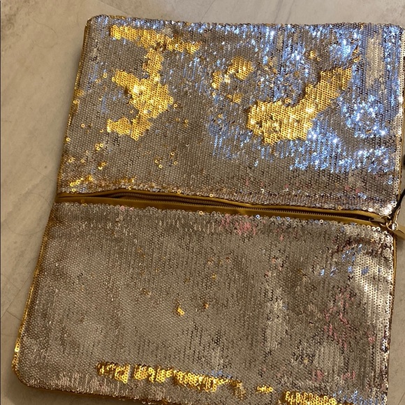 Gold/silver sequin clutch - Picture 3 of 6